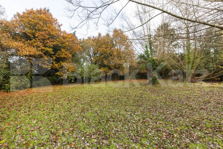A elegant and historic 16th century detached house on an exclusive street   Totteridge Common, Highwood Hill